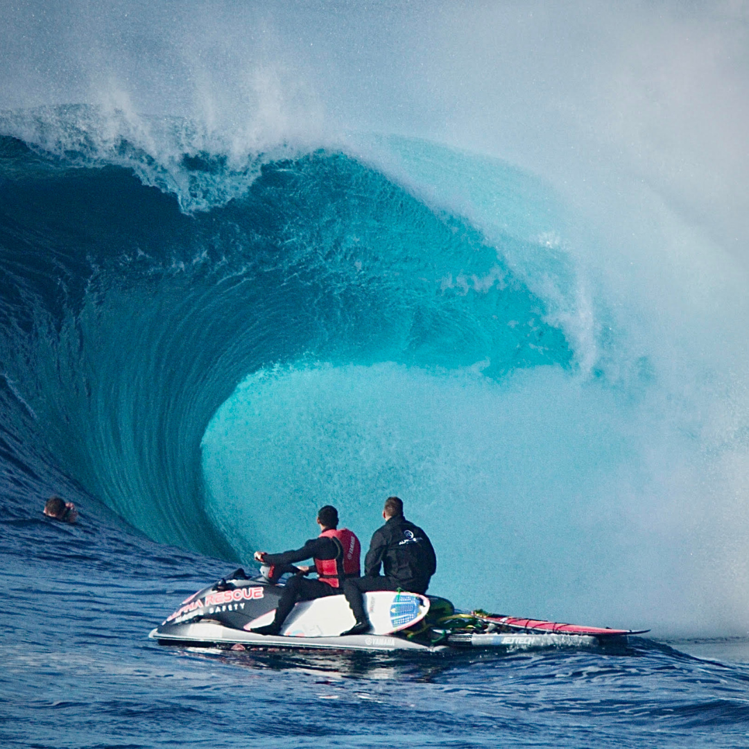jet ski near wave with sled