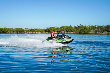 How Weather, Wind and Tides Affect a Jet Ski Ride